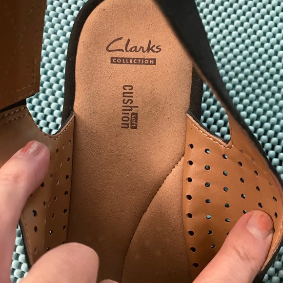 Clarks Soft Cushion Black Sandals, size 12 - Picture 4 of 5